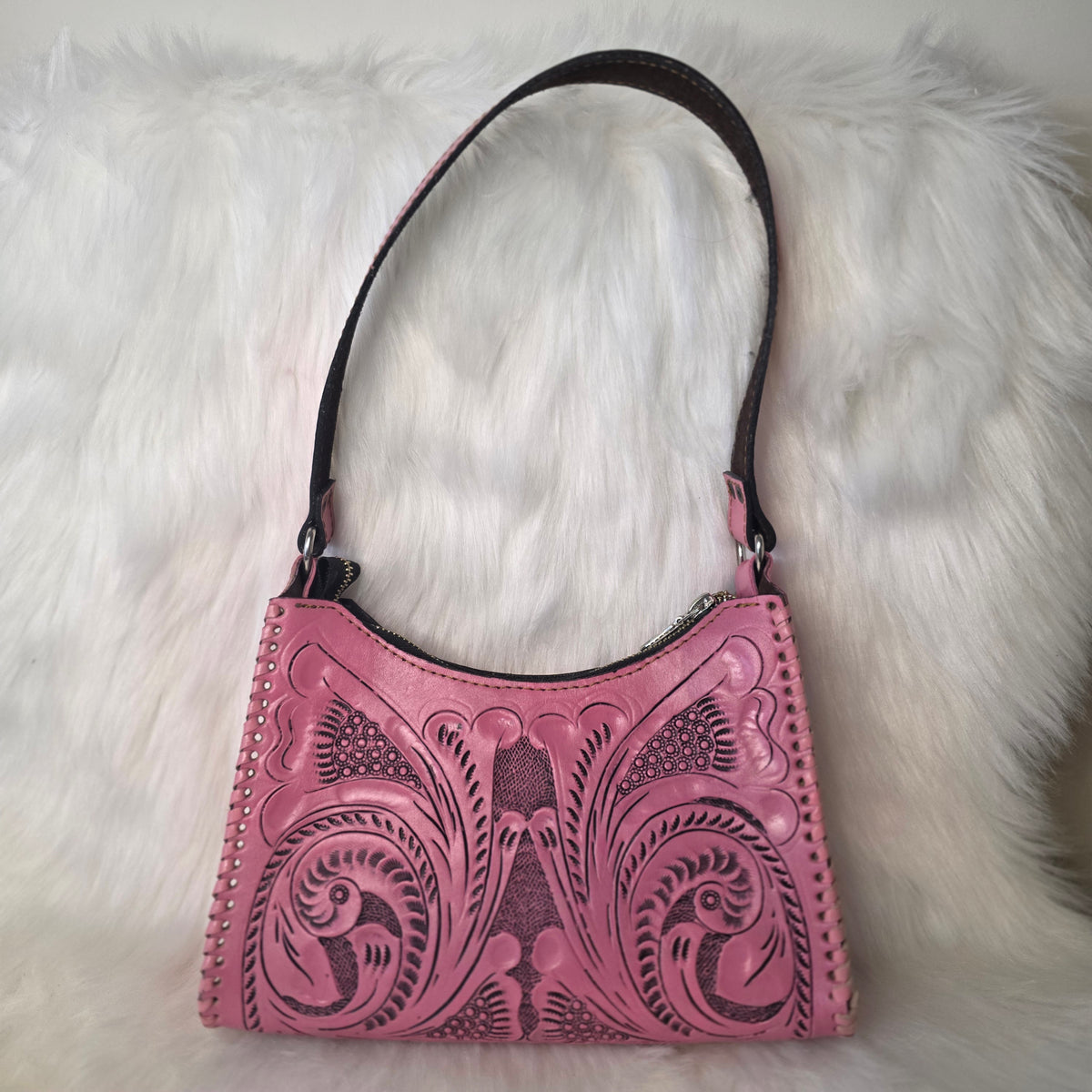 Laura Shoulder bag